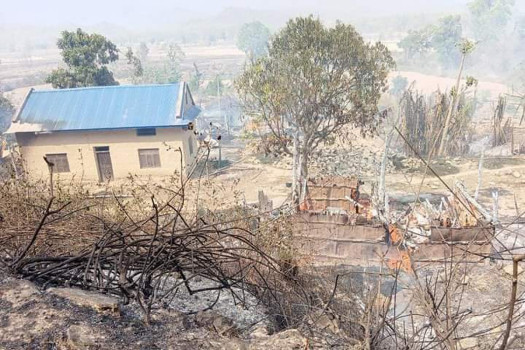 दाङको राजपुरमा आगलागी हुँदा ३४ घरगोठ जले