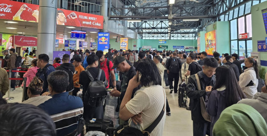 खराब मौसमका कारण केही उडान अवरुद्ध, विमानस्थलमा यात्रुको चाप