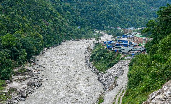 अविरल वर्षाले उर्लियो अरुण
