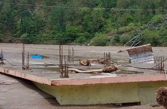 बाढी पहिरोले सात वटा लघु जलविद्युत् गृह बगायो 