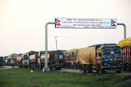 वीरगञ्ज नाकाबाट भित्रियो १ खर्ब ४ अर्बको इन्धन