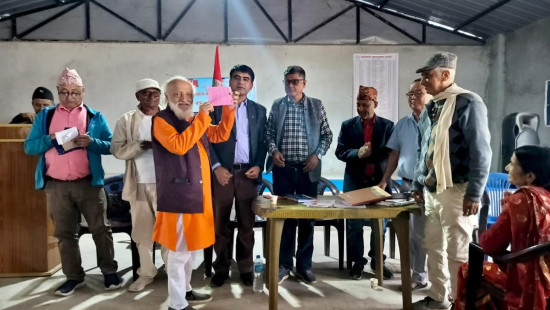 वृद्धहरुले गराए एमालेको सदस्यता नवीकरण