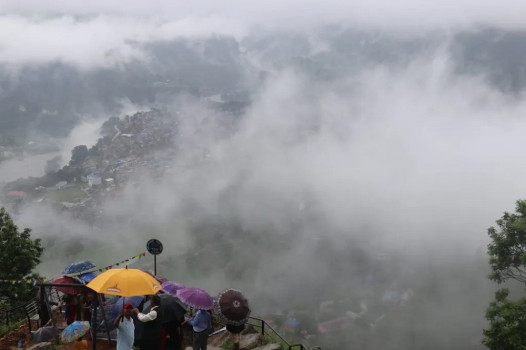 ट्रेकिङसँगै दृश्यावलोकन गर्न भिरलाखुरी