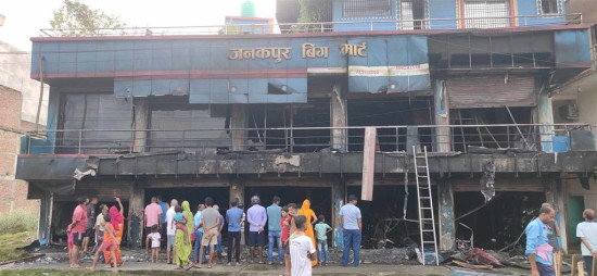 बिग मार्टमा आगलागी, १० करोडको क्षति अनुमान