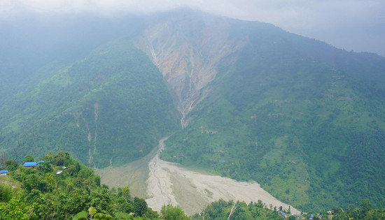बोपुङको वासिङ पहिरोले बर्सेनि गाउँलेलाई उठीबास गराउँदै