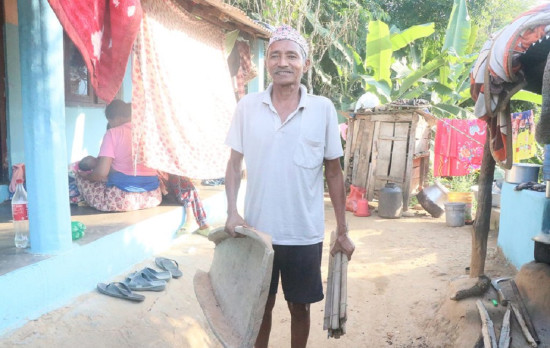 दसैंमा ऋण लागेपछि सुन खोज्न त्रिशूलीतिर हिँडे बोटे समुदाय