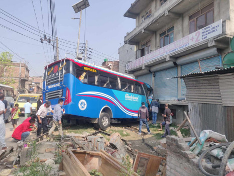 मध्यरातमा मापसे गरेर सहचालकले बस चलाएपछि...