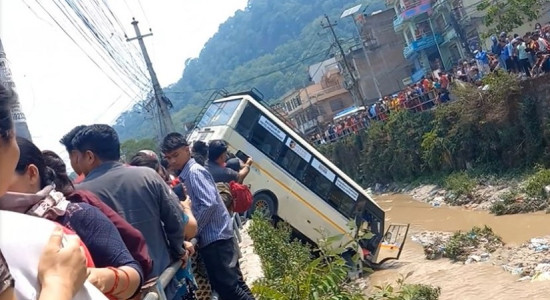 तारकेश्वर सवारी दुर्घटनामा मोटरसाइकल चालकको मृत्यु, १० घाइते