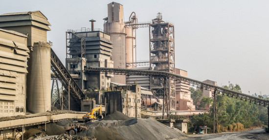 सिमेन्ट उद्योग बन्द हुँदा पाँच सय मजदुर बेरोजगार