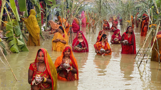 उदाउँदो सूर्यलाई अर्घ्य दिएर सकियो छठ