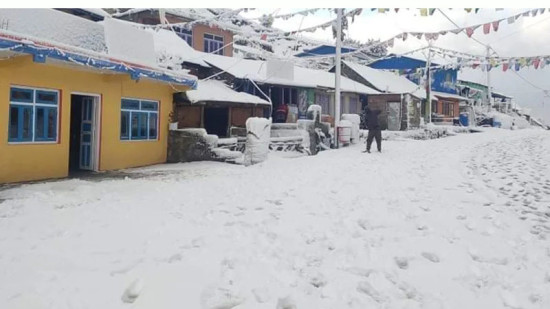 मकवानपुरको सीमभञ्ज्याङ र दामनमा हिमपात