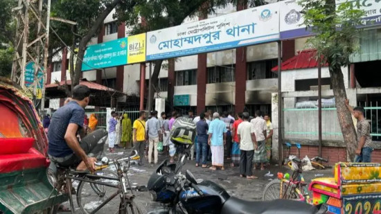 ढाकाका प्रहरी चौकीमा तोडफोड र लुटपाट