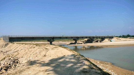 कञ्चनपुरको दोदा नदीमा निर्माणाधीन पुलको काम ९० प्रतिशत पूरा