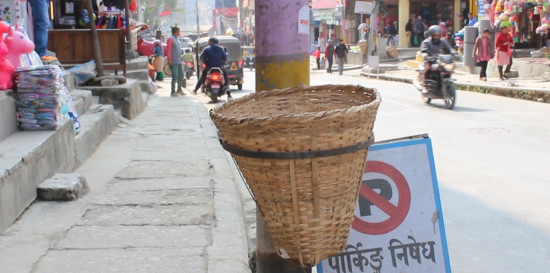 मन्थलीमा 'डोको डस्टबिन' अभियान