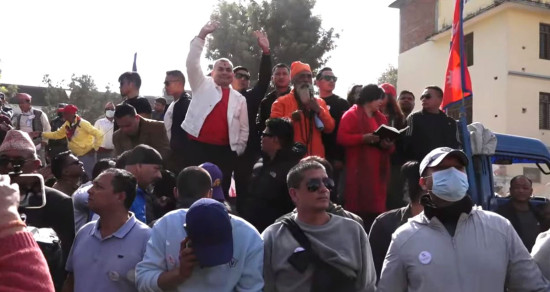 दुर्गा प्रसाईं समूहको प्रदर्शन सिफलमा