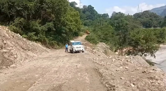 डुम्रे बेसीशहर सडकखण्ड आजदेखी  दैनिक १२ घण्टा बन्द हुने