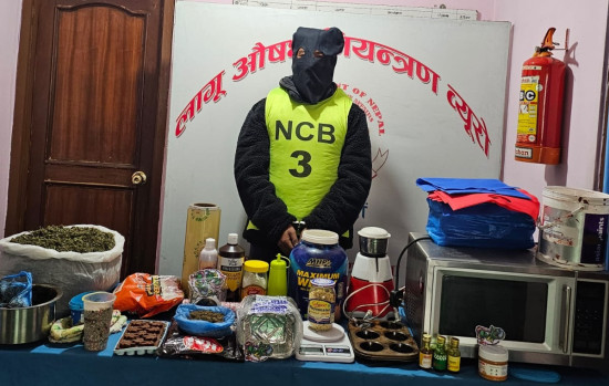 एक वर्षदेखि केकभित्र गाँजा राखेर बिक्री, बल्ल परे प्रहरीको फन्दामा