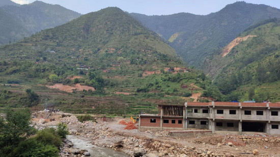 जथाभावी सडक खन्दा कुरूप बन्दै गाउँ