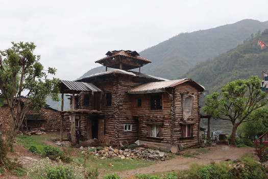 बागलुङको निसीखोला रहेको काठैकाठको घर 