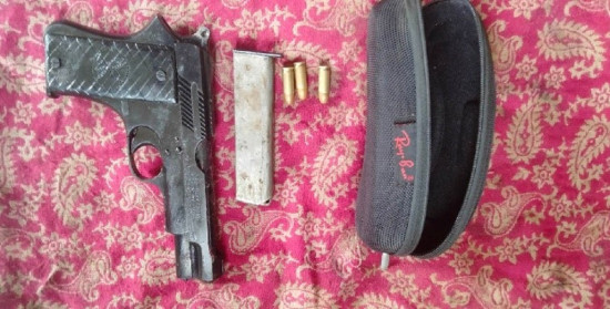 अवैध पेस्तोलधारी वडाध्यक्ष पक्राउ