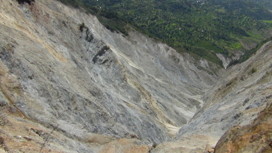 घ्याप्चेको पहिरो: जोखिममा रामेछाप सदरमुकाम मन्थली