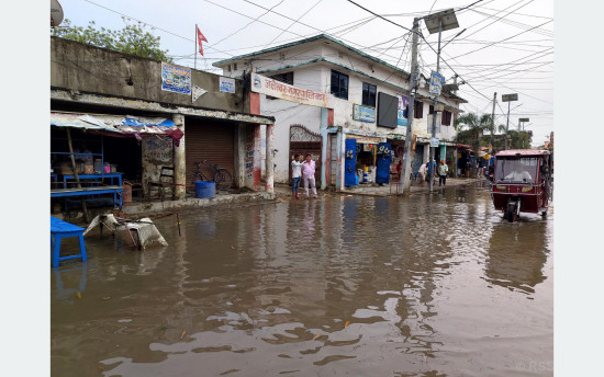 वर्षाले जलेश्वर जलमग्न