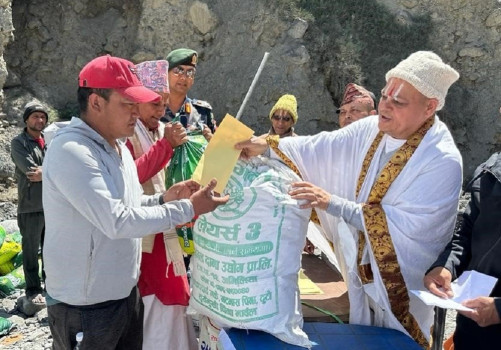कागबेनीका बाढीपीडितलाई राहत वितरण