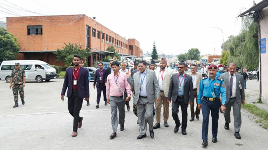 उपप्रधानमन्त्री श्रेष्ठद्वारा विमानस्थल क्षेत्रको अनुगमन