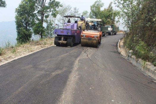 घ्याम्पेसाल पाँचखुवा देउराली ताकुकोट सडक २८ वर्षपछि कालोपत्रे