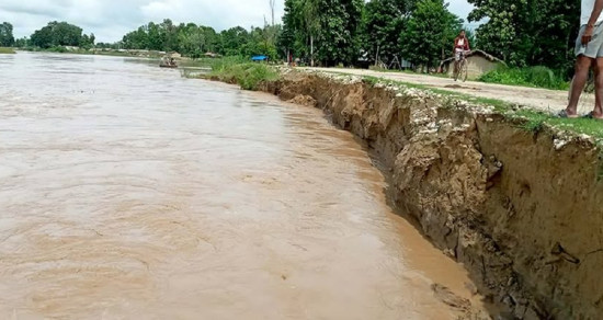 मोहना नदीको कटानले भजनी जोखिममा