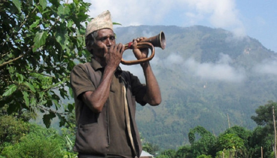 गाउँमा सूचना पाउन अझै कटुवालकै भर