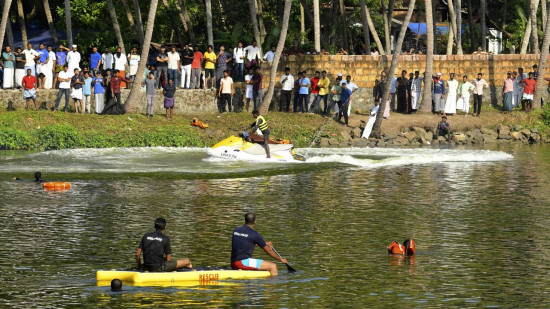 केरलामा डुंगा डुब्दा २२ जनाको ज्यान गयो