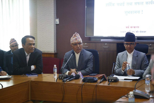अर्थमन्त्री खनालद्वारा पदभार ग्रहण