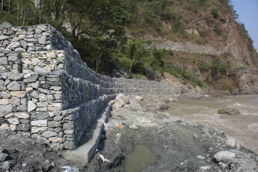 सेतीनदी कटान क्षेत्रमा ग्याबिन तटबन्धन निर्माण