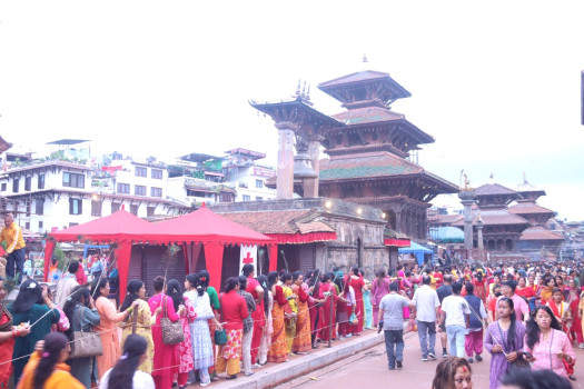 देशभरका कृष्णमन्दिरमा बिहानैदेखि भक्तजनको घुइँचो