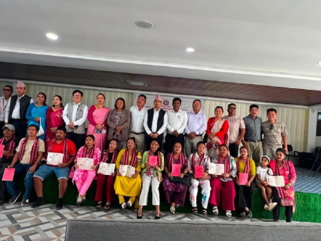 चार दशकपछि अव्यवस्थित बसोबासीको हातमा लालपुर्जा