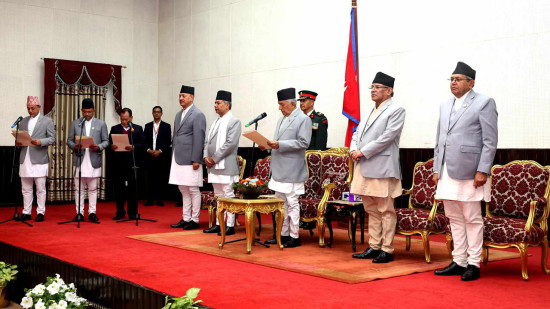 एमाले, माओवादी र रास्वपाका एक-एक मन्त्रीले लिए शपथ