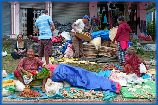 जवानीदेखि बुढ्यौलीसम्म फुटपाथ व्यापारमा जमेकी ढाटीमाया