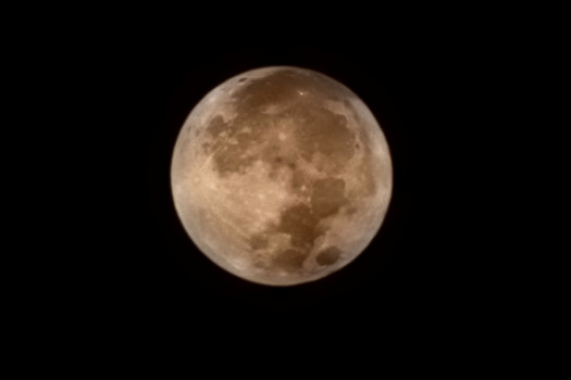 घोराहीको भानुचोकबाट देखिएको चन्द्रमा
