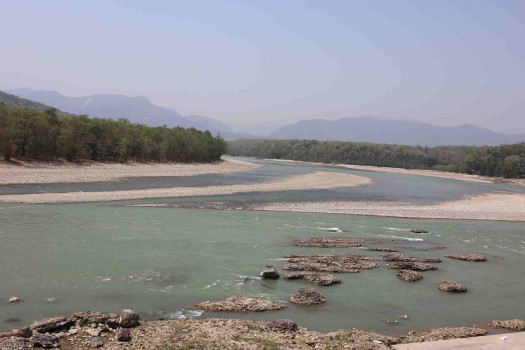 पोखरा बसपार्क नजिकैबाट देखिएको नारायणी नदी