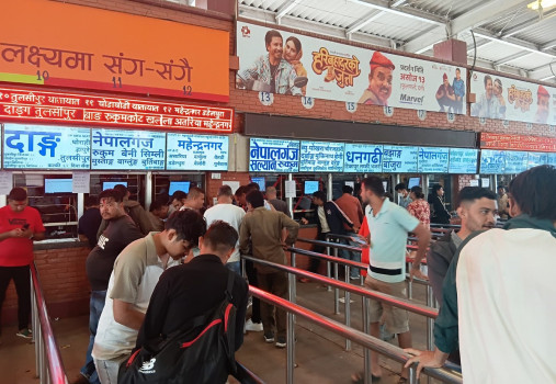 दसैं-तिहार नजिकिंदै गर्दा नयाँ बसपार्कमा यात्रुको घुइँचो बढ्दै