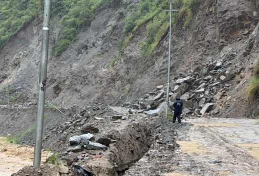 विपदका कारण गोरखा र सुर्खेतका मुख्य राजमार्गमा अवरोध  