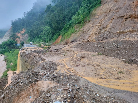 बुद्धसिं मार्ग तीन दिनदेखि अवरुद्ध