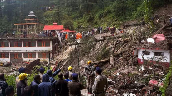 पहिरोले मन्दिर भत्किँदा ९ जनाको मृत्यु