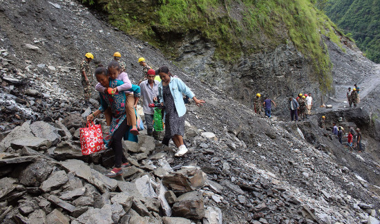 बिरामी बोकेर जोखिमपूर्ण यात्रा