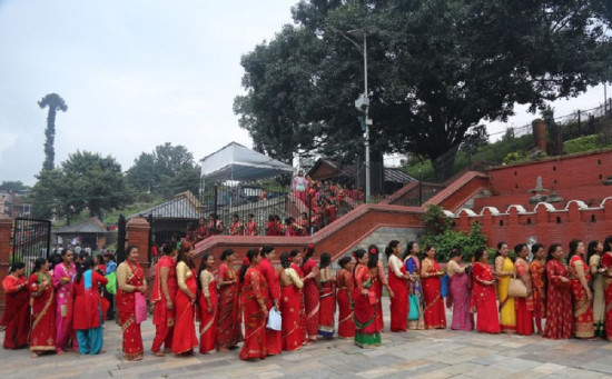 देशभरका शिवालयमा भक्तजनको घुइँचो
