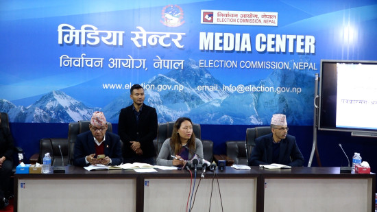 ४१ वटा दलद्वारा आयोगमा घोषणा पत्र पेस, बैंक खाता खोल्नेक्रम जारी