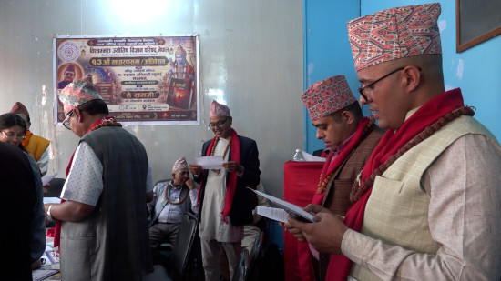 प्रसिद्ध ज्योतिषी डा. रुद्रनाथ अधिकारी विश्वम्भरा ज्योतिष विज्ञान परिषद् नेपालद्वारा सम्मानित [भिडियो]