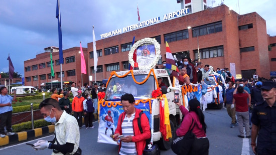 ब्रोड पिक हिमपहिरोमा ज्यान गुमाउने तीन आरोहीको शव नेपाल ल्याइयो (तस्बिरहरू)