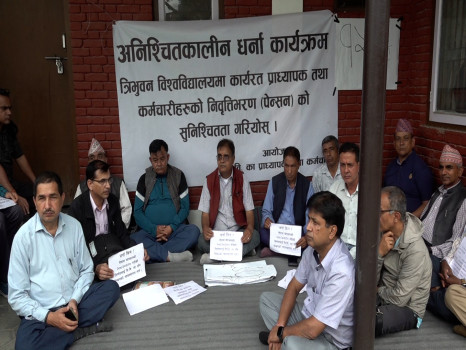 त्रिविका प्राध्यापक–कर्मचारी १५९ दिनदेखि धर्नामा, पेन्सन विभेद अन्त्य गर्न माग [भिडियो]